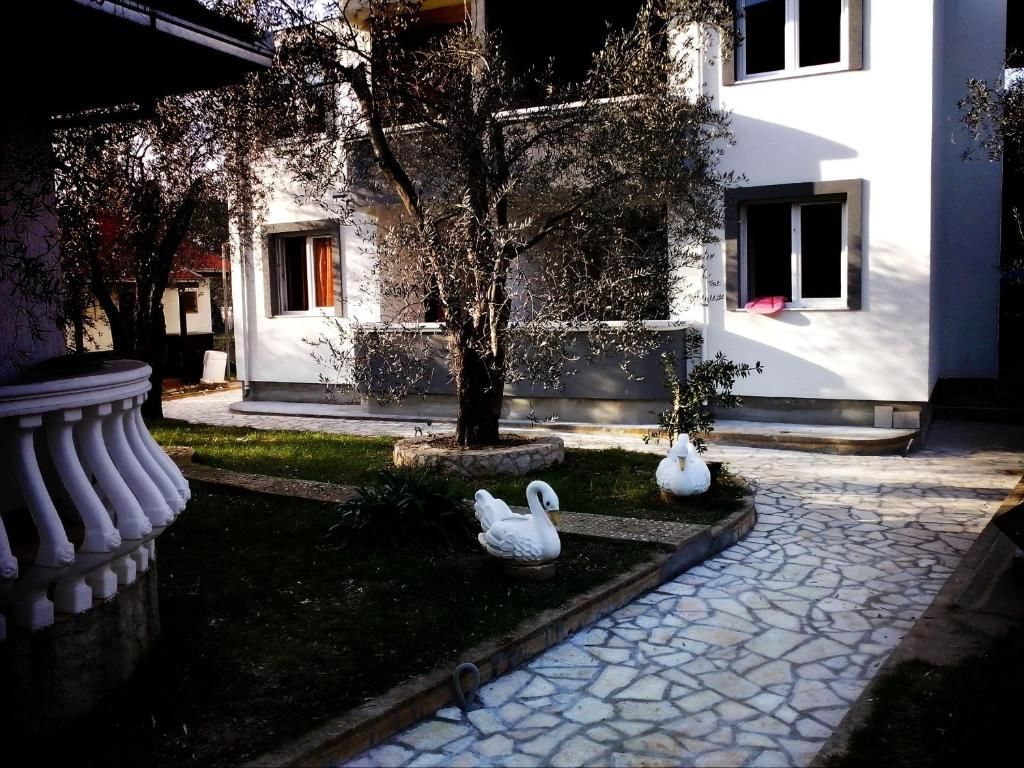 Комплексы для отдыха с коттеджами/бунгало President Bungalows and Apartments Утьеха