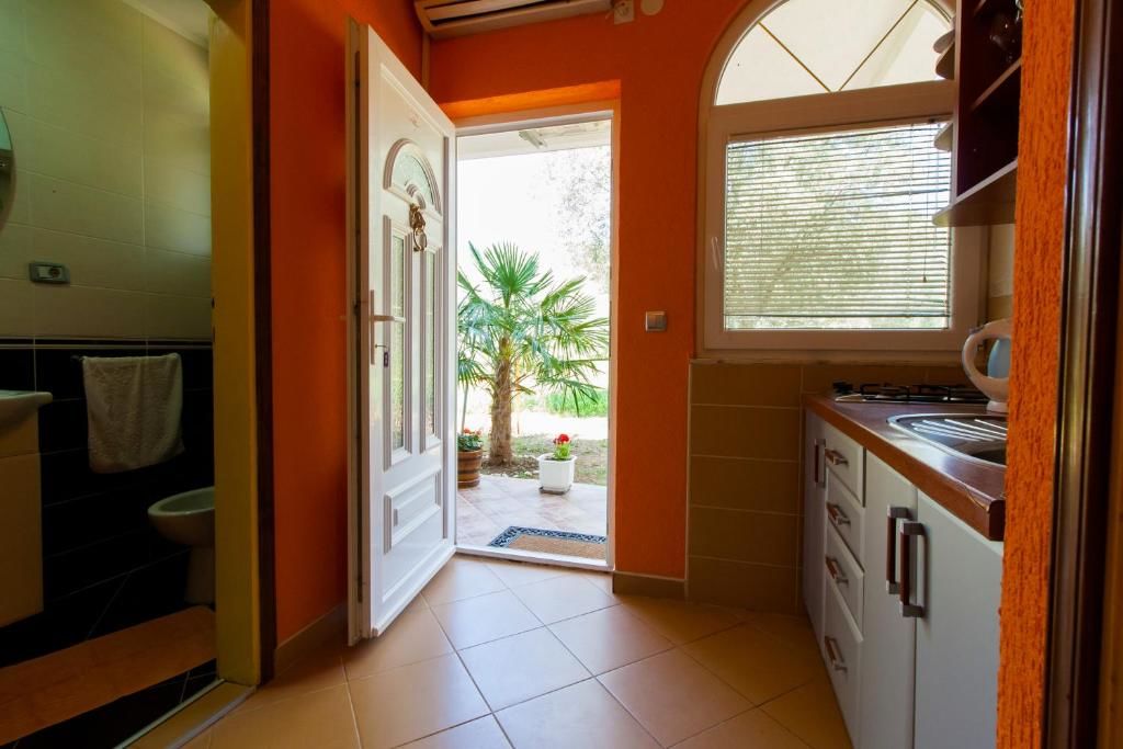 Комплексы для отдыха с коттеджами/бунгало President Bungalows and Apartments Утьеха
